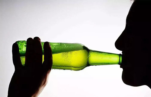 国庆节到了亲朋聚会把酒言欢，喝酒门道在这里！