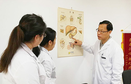 30多年初心未改，他仍以“救死扶伤”为荣