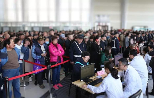 1389人的义诊现场什么样？看看今天的吉林省肝胆病医院!