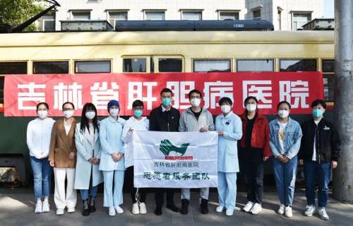 志愿服务+实践，电车车厢防控有保障