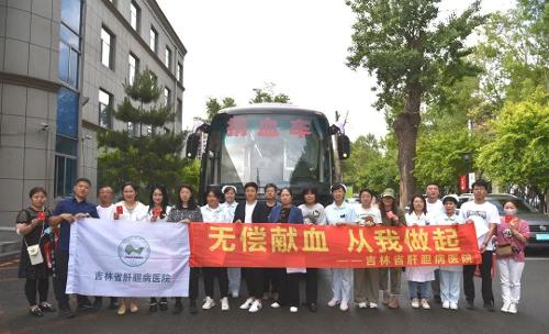 热血铸医魂！他们用肝胆热血为生命接力！