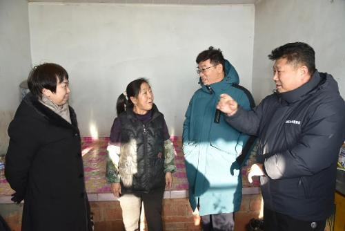 帮扶慰问送温暖 节前关怀情意浓