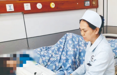 提灯前行 聚梦成光 铸大爱温暖人间