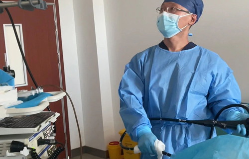 给自己做胃镜！为这位又“狠”又暖的医生点赞