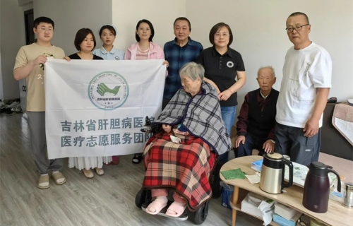 情暖桑榆｜医院暖心慰问93岁离休干部
