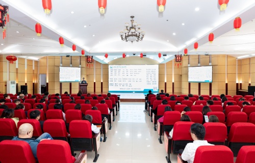 吉林省肝胆病医院召开“凝心聚力 开拓未来”恳谈会，为全院机关年轻干部把脉努力方向