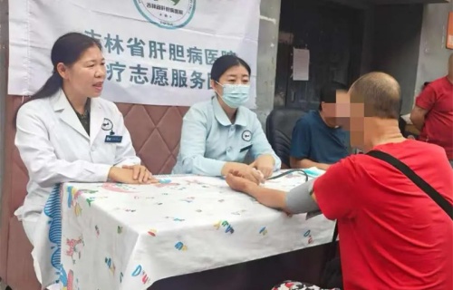 党建引领送健康｜社区义诊暖人心，肝胆相照“零距离”