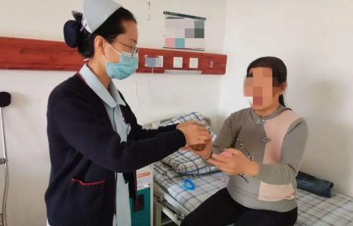 香茶沁脾心更暖 医患深情情更浓